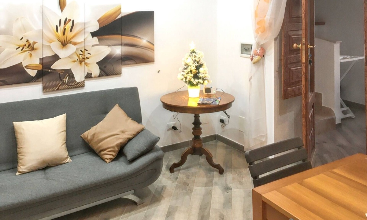 Carpino House | Homerez - Charming house in Carpino with terrace