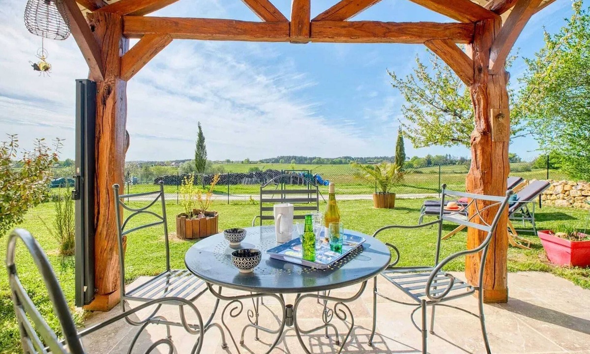 Les Leches House | Homerez - Comfortable house in Les Lèches with garden and terrace