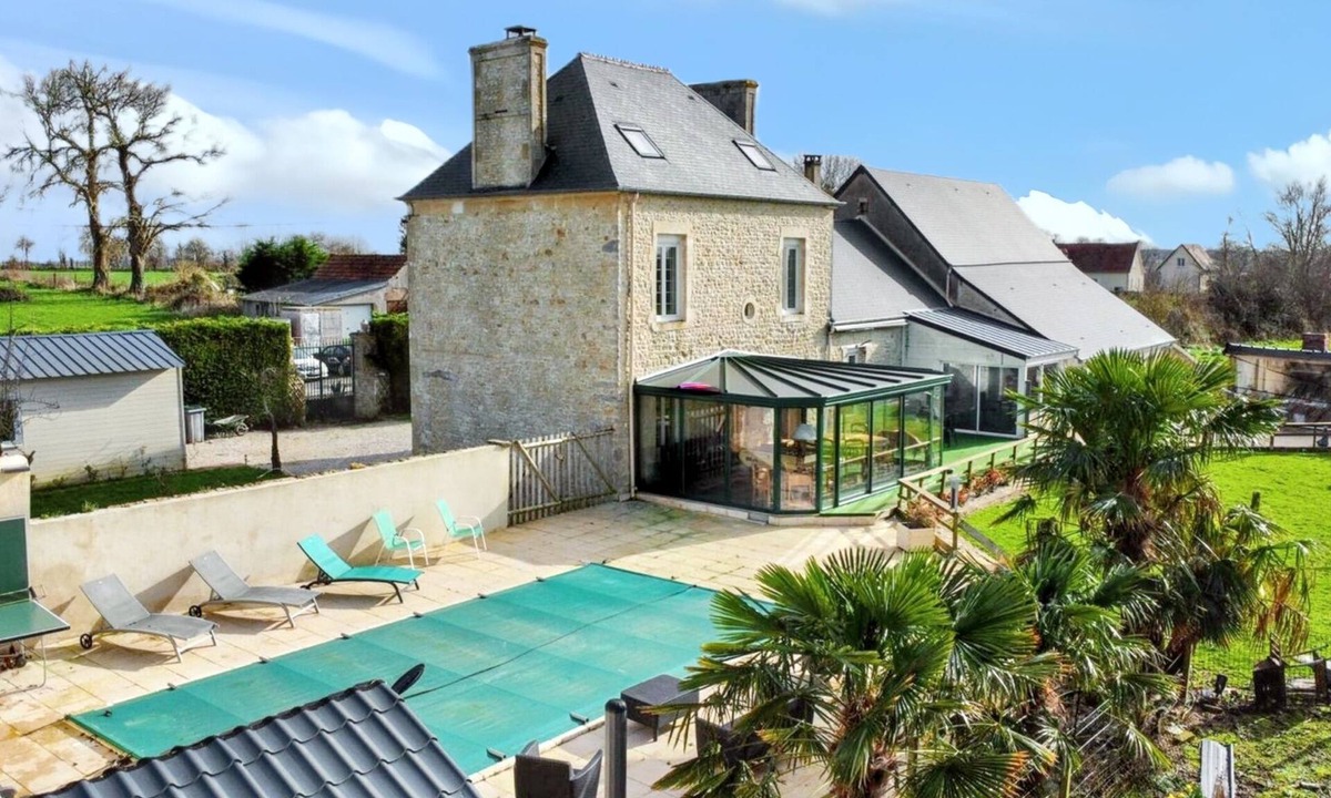 Saint-Germain-du-Pert House | Homerez - House in Saint-Germain-du-Pert