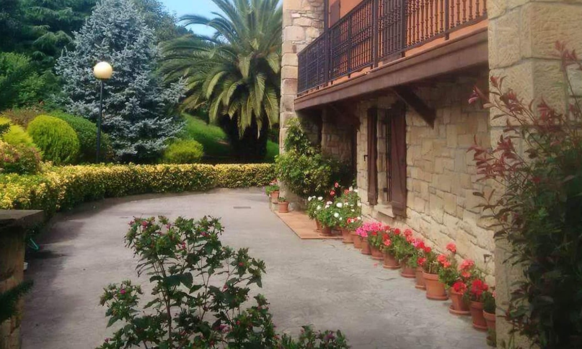 Gamiz-Fika House | Homerez - House 16 km away from the beach for 14 ppl. with terrace at Gámiz-Fica