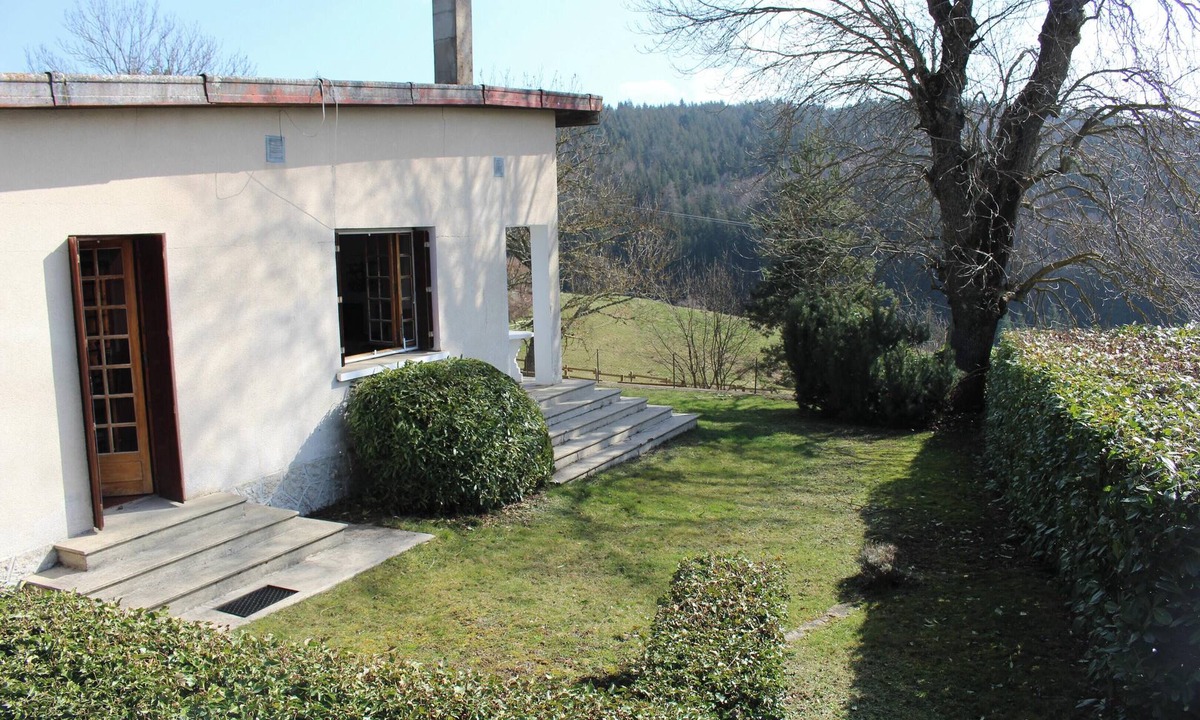 Langogne House | Homerez - House in Langogne, mountain view