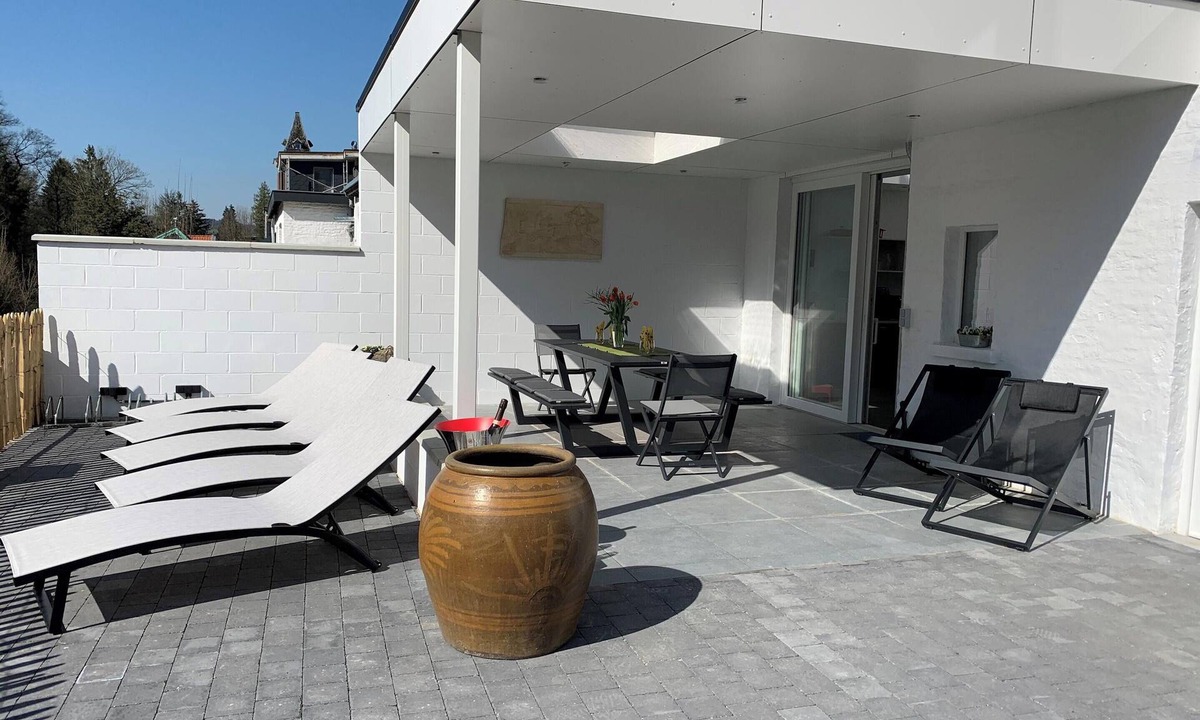 Spa House | Homerez - House Spa with garden