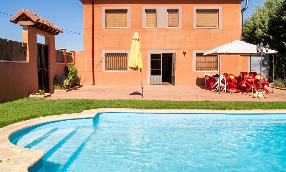 Humanes Villa | Homerez - Luxury Villa in Cerezo de Mohernando with Pool