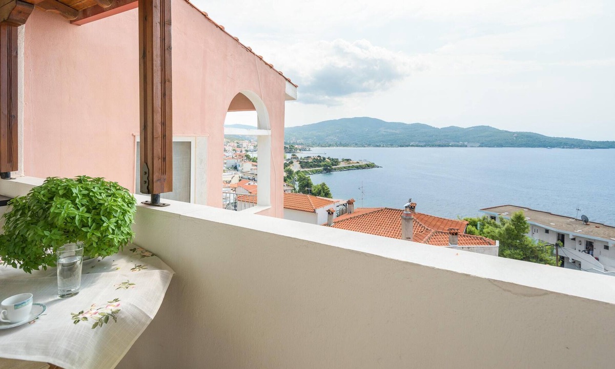 Neos Marmaras Apartment | Homerez - Nice apartment 500 m from the beach for 4 people. in Neos Marmarás