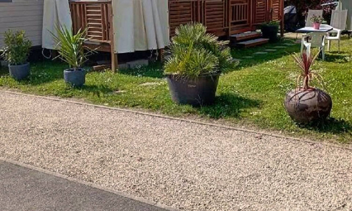 Condrieu House | Homerez - Nice bungalow for 6 ppl. with shared pool and terrace at Condrieu