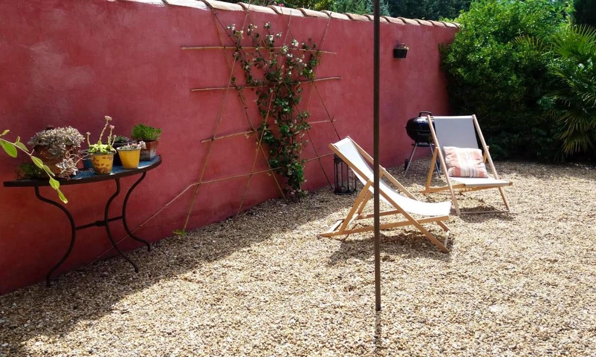Cheval-Blanc House | Homerez - Nice house for 4 ppl. with swimming-pool and garden at Cheval-Blanc