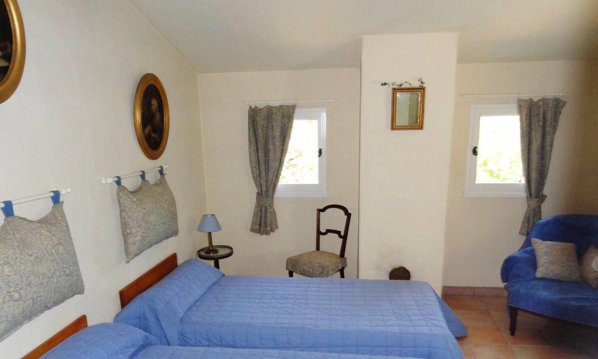 Gignac Villa | Homerez - Nice villa for 5 ppl. with shared pool at Gignac
