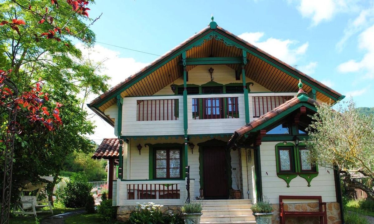 Sabando Ski Chalet | Homerez - Spacious chalet for 8 ppl. with garden, terrace and balcony at Sabando