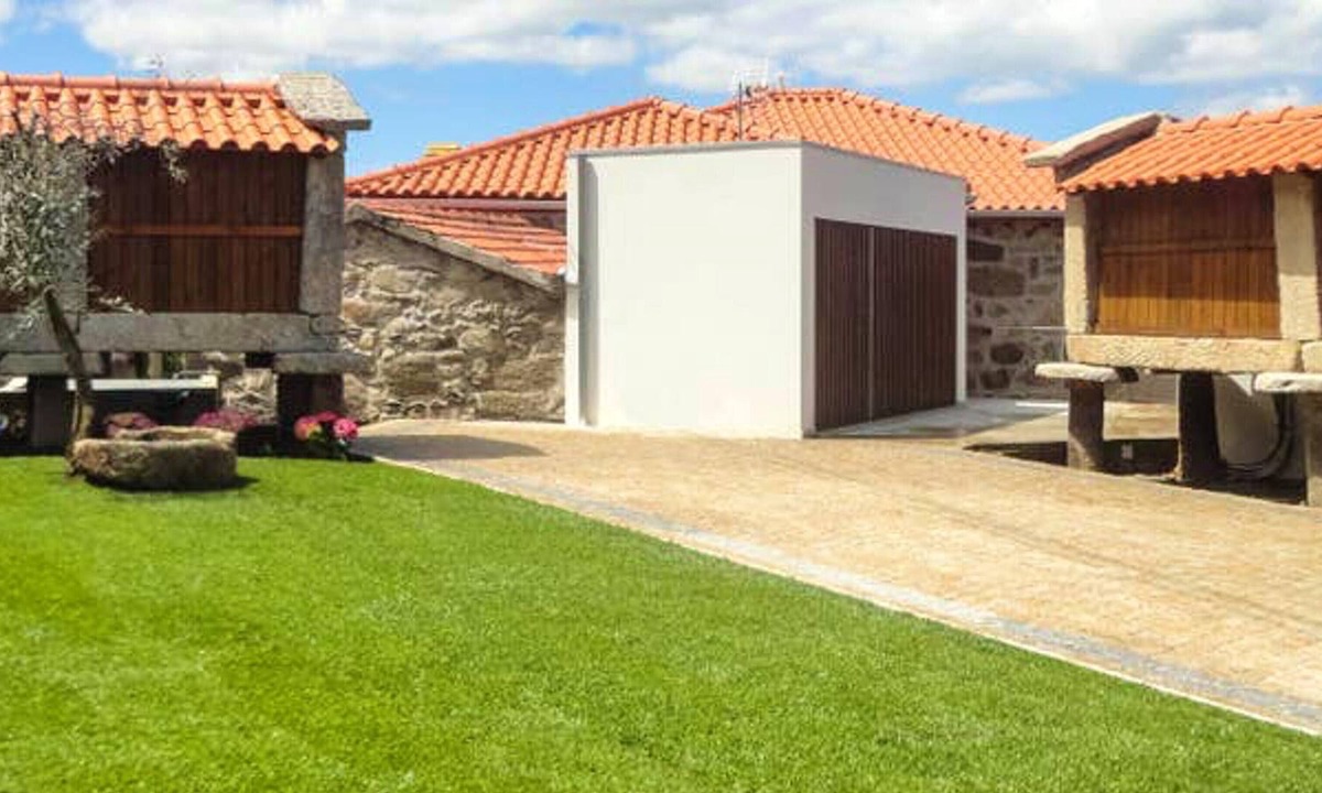 Riba de Mouro House | Homerez - Spacious house for 5 ppl. with terrace at Riba de Mouro