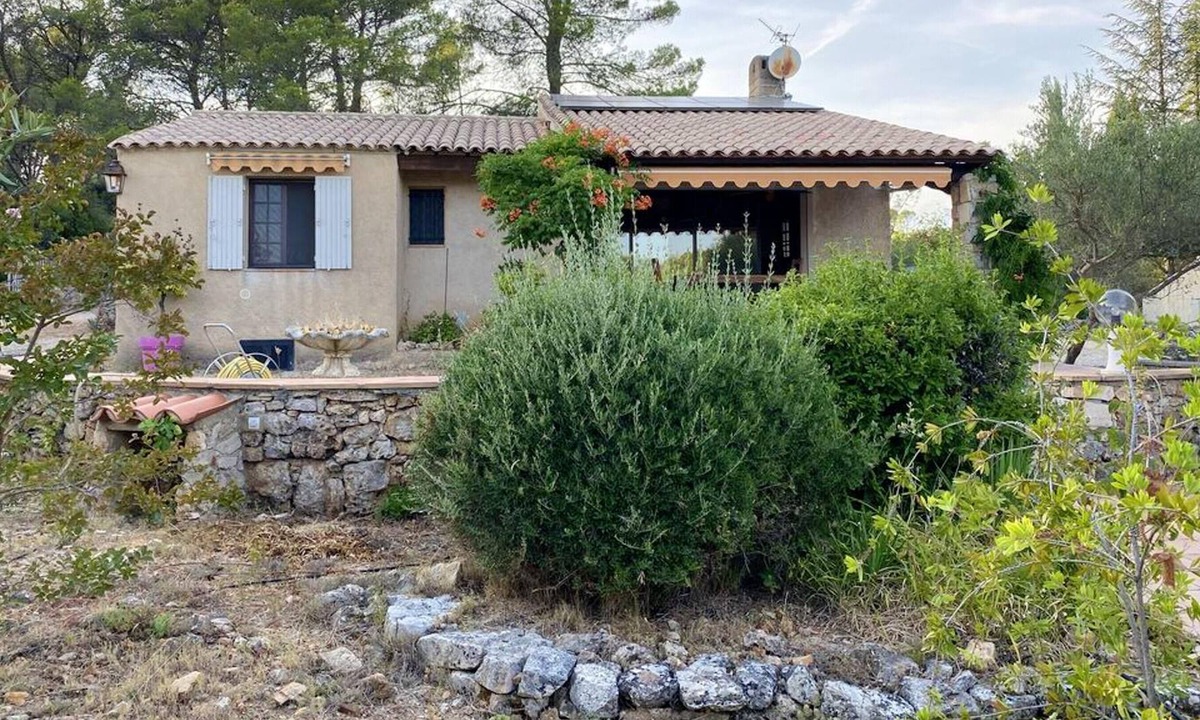 Entrecasteaux Villa | Homerez - Villa for 12 ppl. with swimming-pool and garden at Entrecasteaux