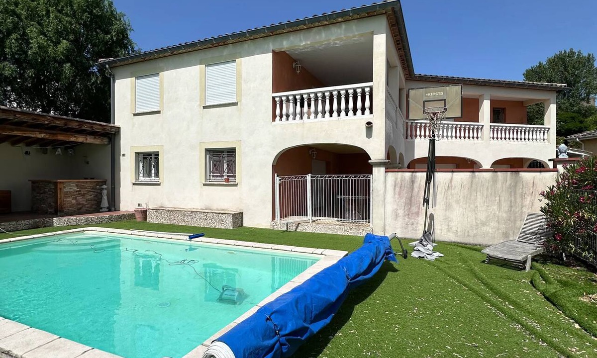 Monclar-de-Quercy Villa | Homerez - Villa in Monclar-de-Quercy