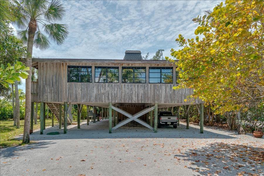 Golden Beach House | Homes- 210 Wheeler