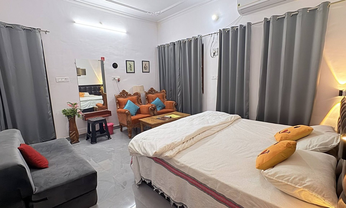 Khajuraho Hotel | Homestay Room with Wellness Programme city tour and guide