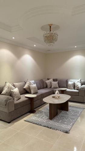 Hera Street Apartment | HomeSuite