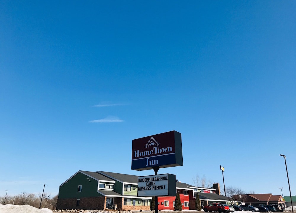 Clearwater Hotel | HomeTown Inn