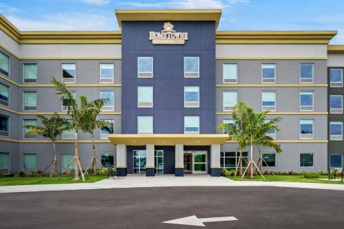 Fort Myers Hotel | HomeTowne Studios by Red Roof Fort Myers