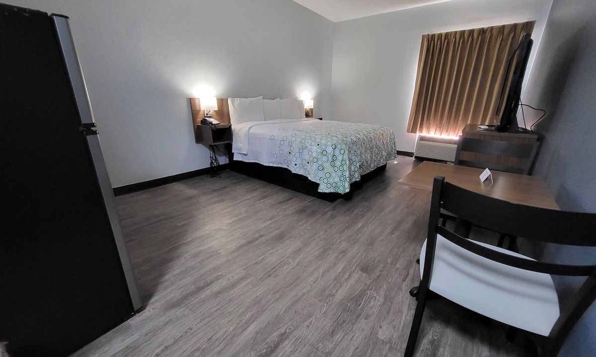 Prattville Hotel | HomeTowne Studios by Red Roof Prattville