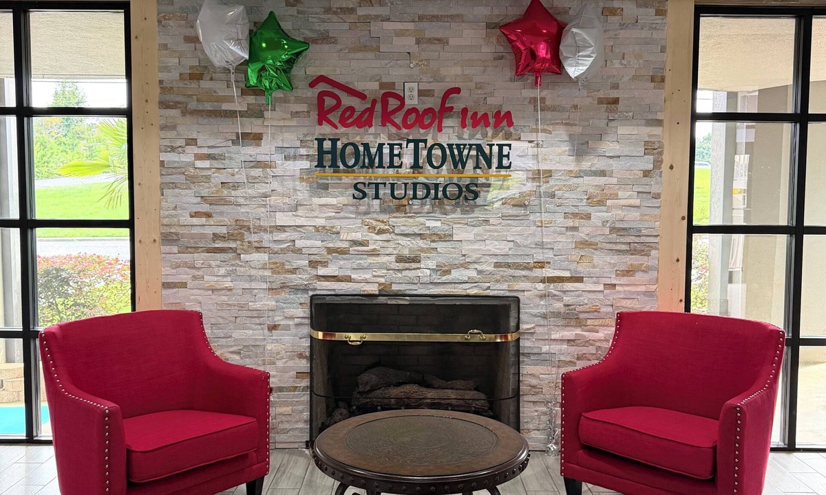 Crestline Heights Hotel | HomeTowne Studios by Red Roof Birmingham - Highway 280