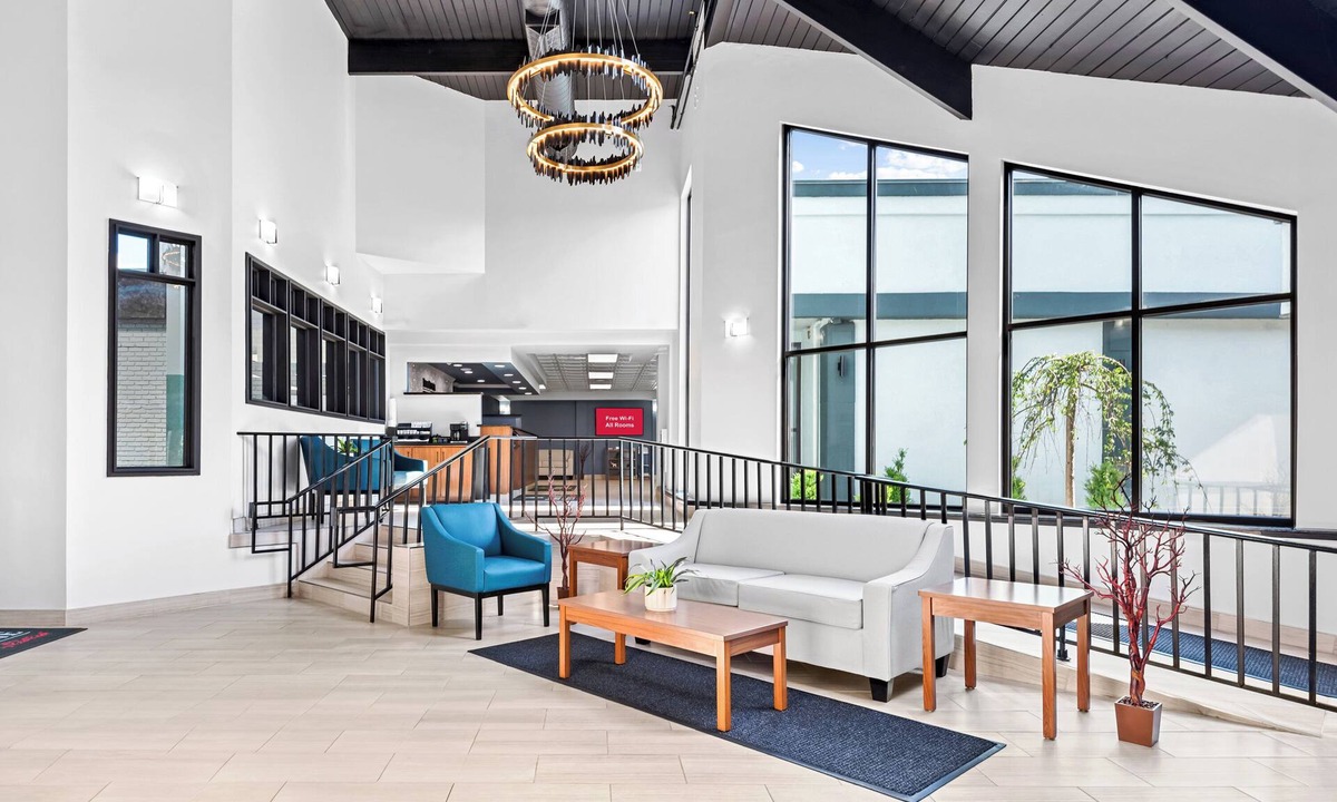 Cortland Hotel | HomeTowne Studios by Red Roof & Conference Center Cortland