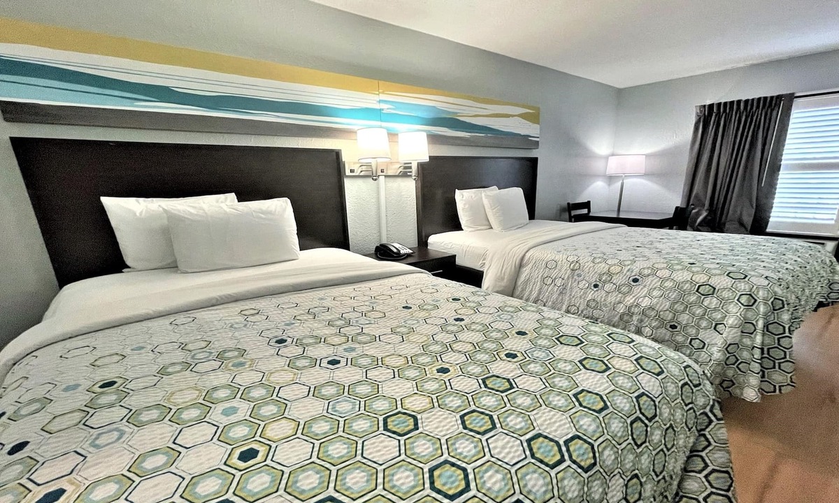 Augusta Hotel | HomeTowne Studios By Red Roof Augusta