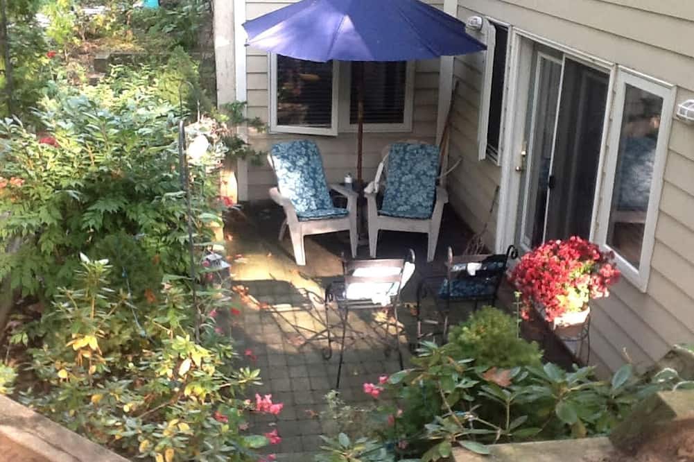 Grand Bend Cabin | Homey Cottage Studio on Lake Huron for Week-Long Getaway near Grand Bend, Ontario