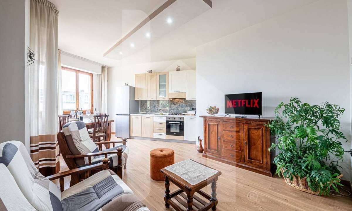 Pisa Apartment | [Homiday] Elegant apartment with wooden finishes in the central area.Relax and enjoy the three bright double bedrooms equipped with air conditioning and heating. Homiday offers the perfect accommodation for those who travel for work or leisure, in the ar
