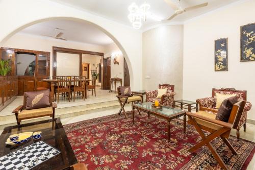 New Friends Colony Apartment | Homlee-LushGreen 2BHK-South DEL-Ground Floor