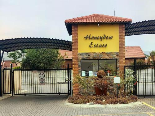 Rustenburg Apartment | Honey Gem