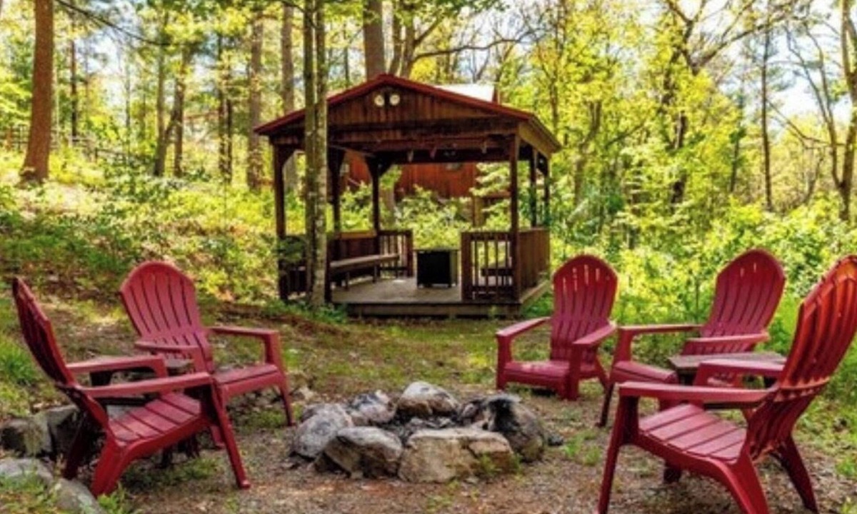 Baker Cabin | Honey Hideaway Cozy 2-bedroom cabin Baker on 2.5 acres fire pit outdoor workout