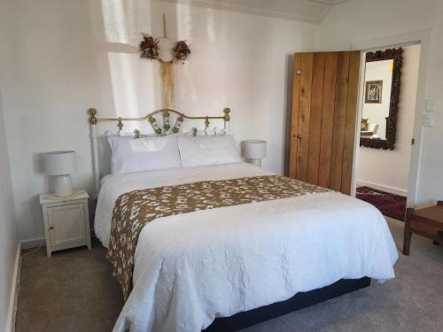 Thames Villa | Honeymoon Cottage