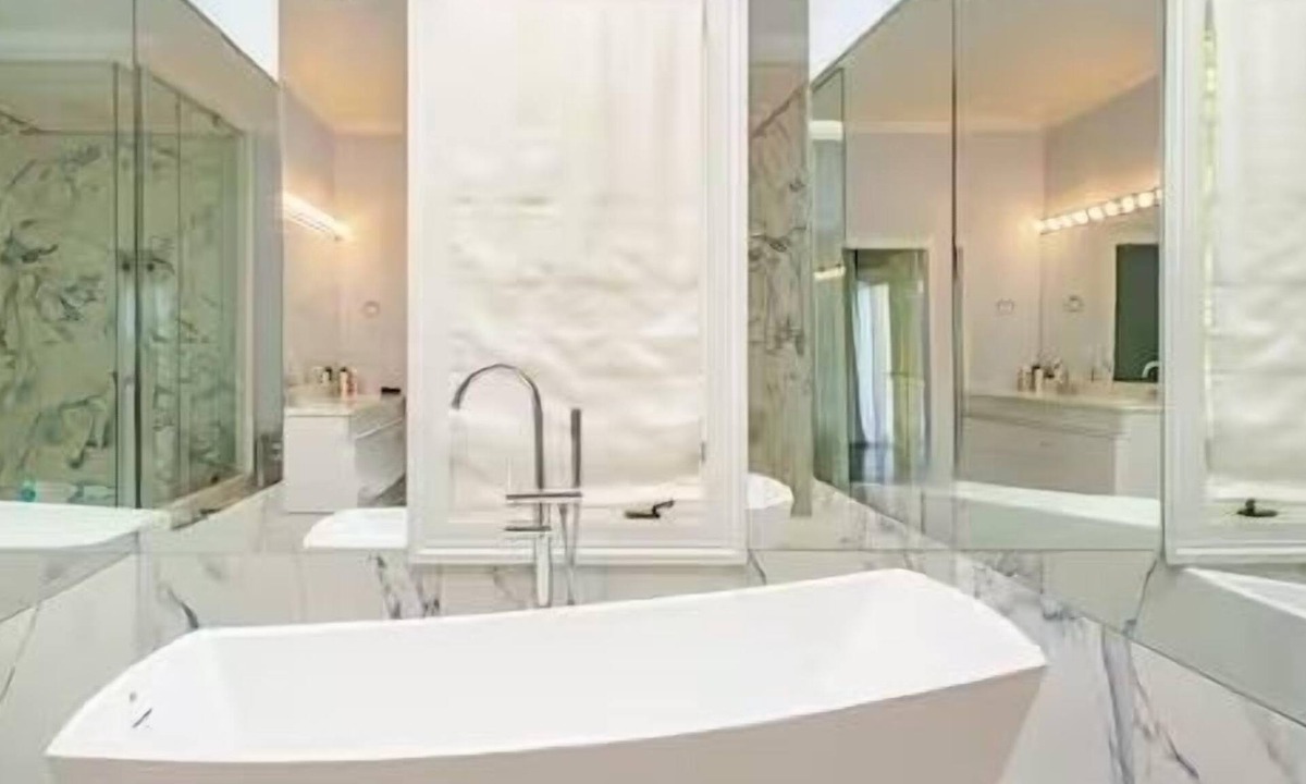 Norwalk Apartment | Honeymoon Suit