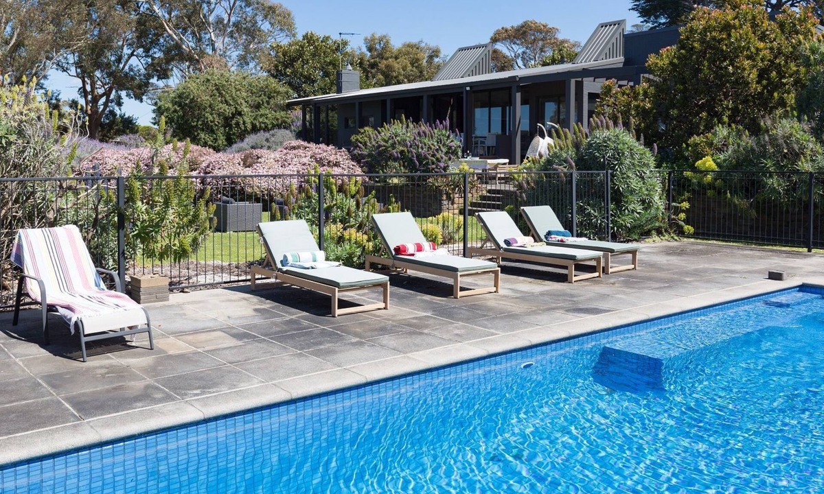 Shoreham House | Honeysuckle House with pool and tennis court