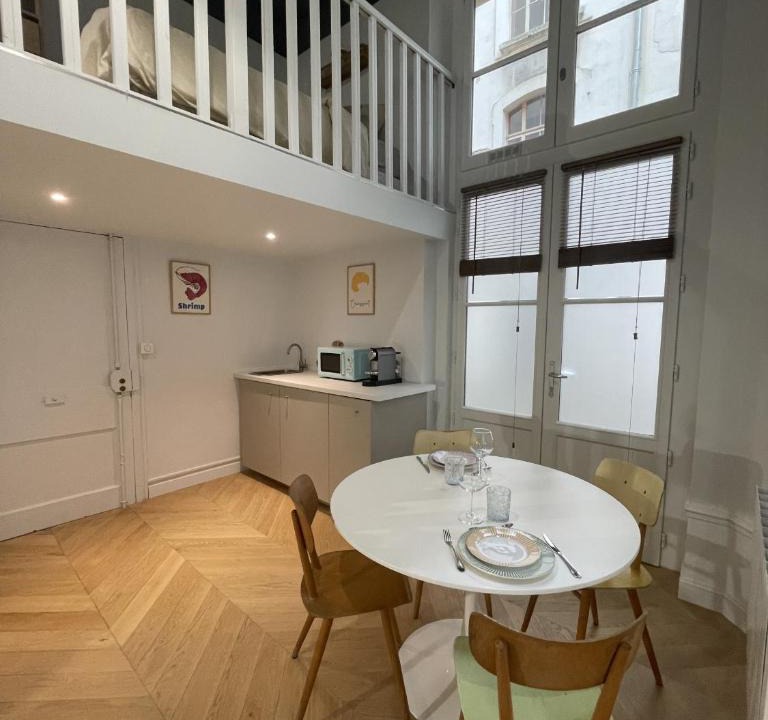 Moliere - Edgard Quinet Apartment | Honorê Suite Saint Pothin