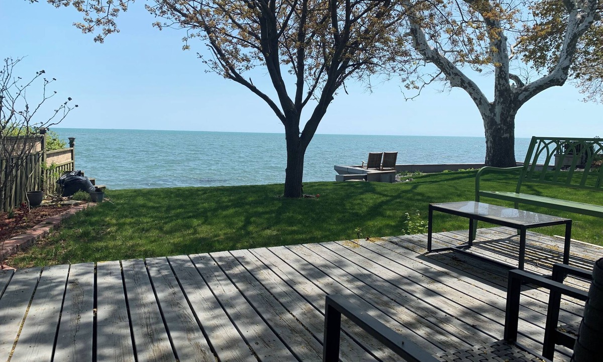 Ruthven Cottage | "Hook, Line,& Sinker"- At the edge of Erie; 7 days stay plus 1 chartering free