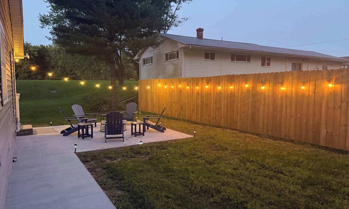 Guttenberg House | Hooks & Honkers Hideout - Cozy 2BR Retreat Near Mississippi River!