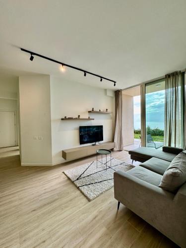 Jala House | Horizon 360, Green Coast, Palase