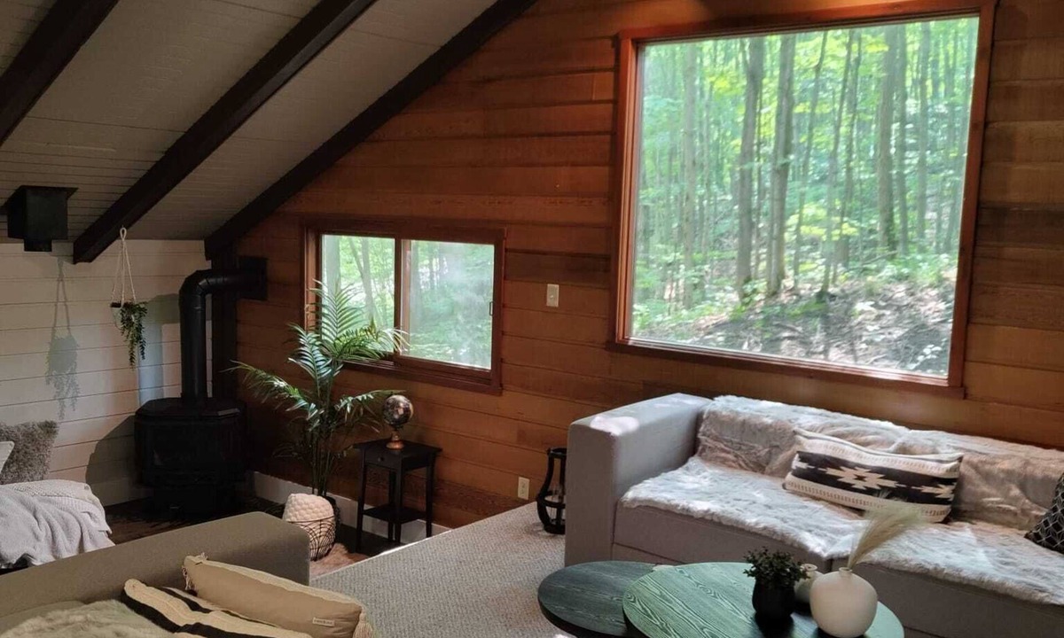Oro-Medonte Cottage | Horseshoe Valley Retreat - Spacious cottage 8 min drive to ski resorts & Vetta