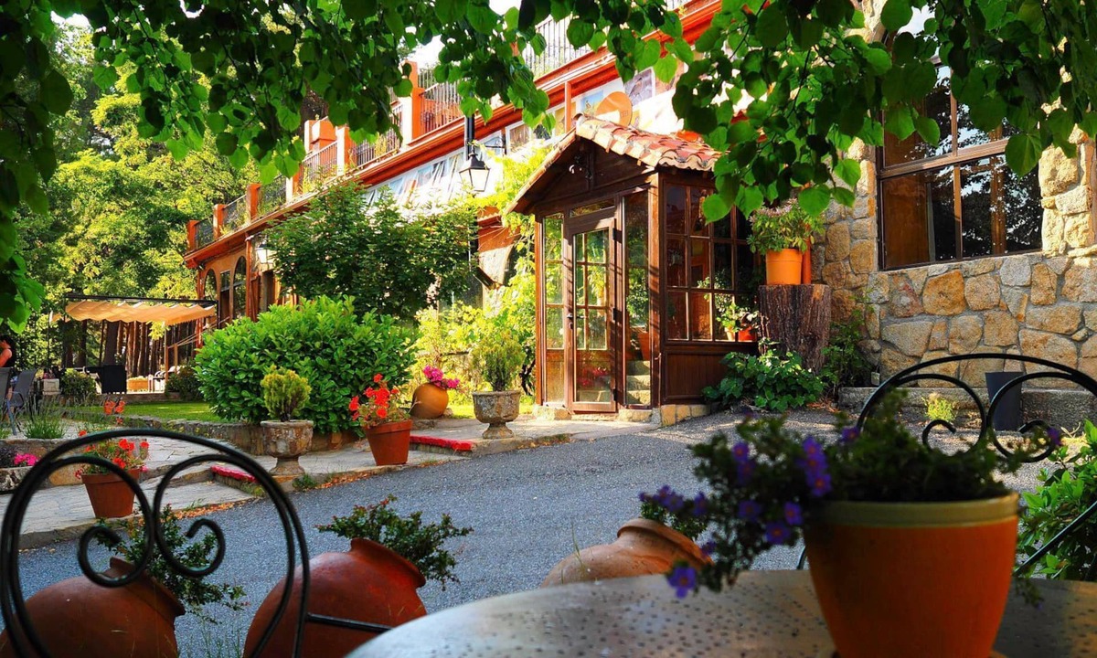 Navarredonda de Gredos Hostel | Hospedium Hostal Almanzor