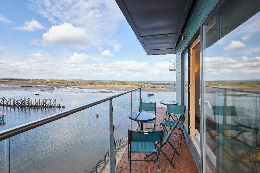 Amble Apartment | Host & Stay - Becalmed