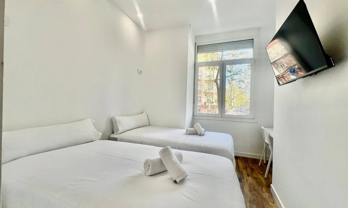 Cuatro Caminos Hostel | Hostal Bernabeu