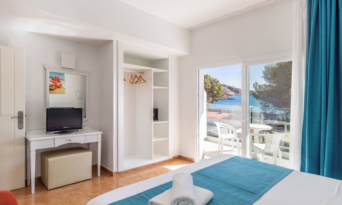 Peguera Hostel | Hostal Neptuno