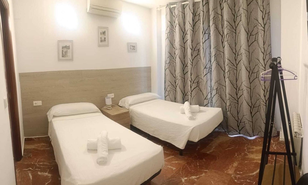 Camino de Ronda Hostel | Hostal Nevot