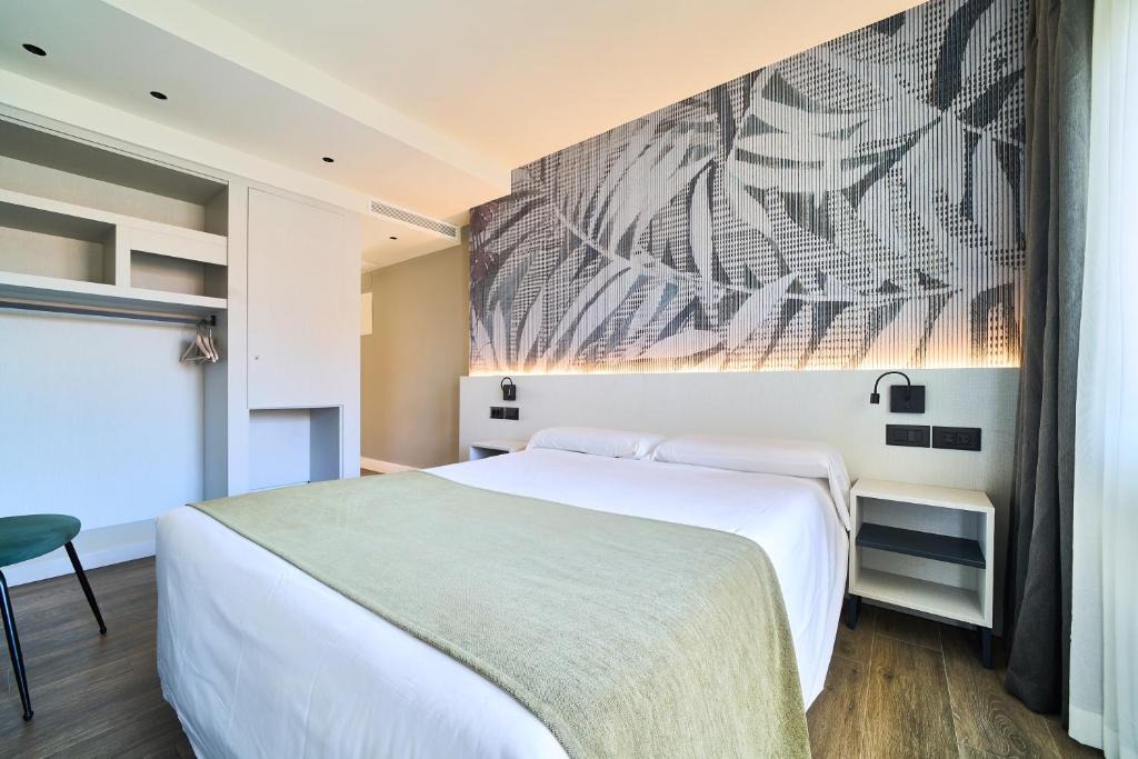 Benalmadena Costa Hotel | Hostal Sol y Miel