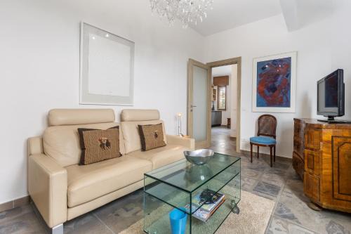 Paravenna Apartment | Hostdomus - La Rocca