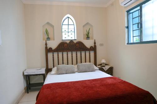 Aparecida Hotel | Hostel Castell Di Madre