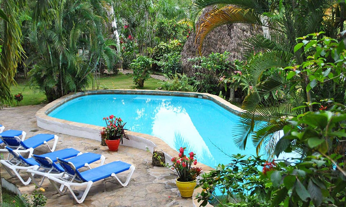 ProCab Hostel | Hostel room with shared bathroom on tropical lagoon