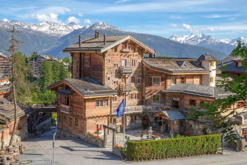 Lens Hotel | Hostellerie du Pas de l'Ours "Relais et Châteaux"