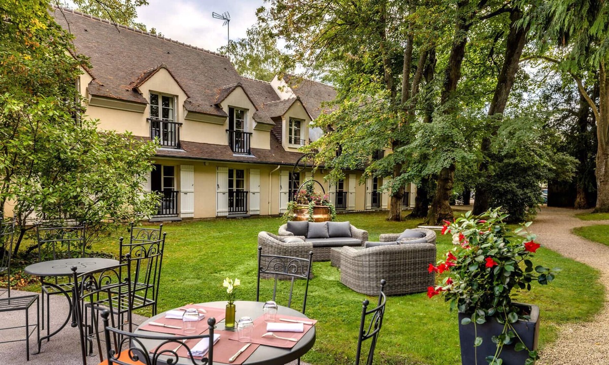 Royallieu Village Hotel | Hostellerie Du Royal Lieu
