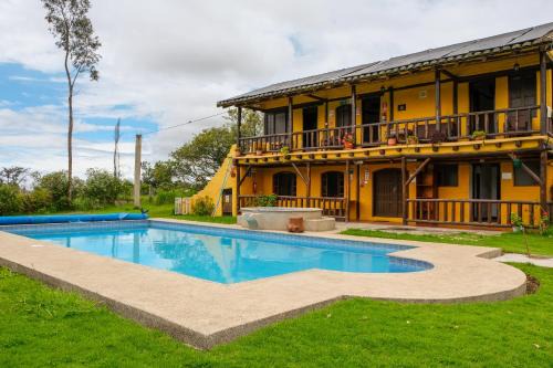 Tababela Hostel | Hostería Colibri Aeropuerto