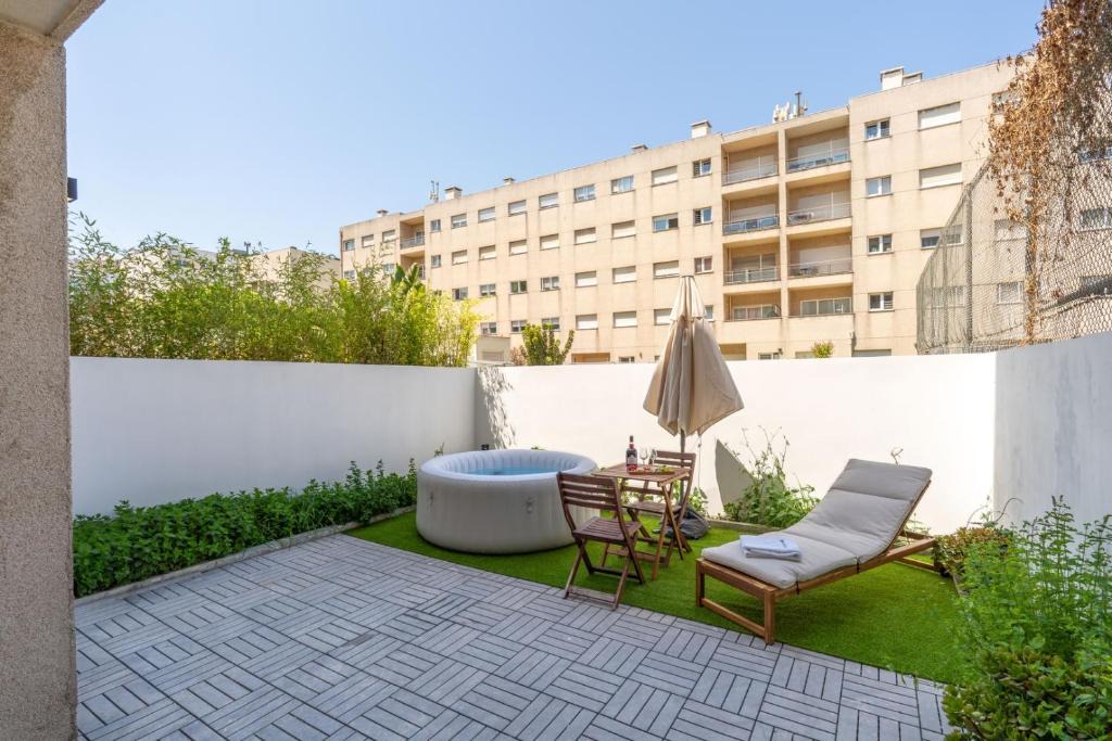 Leixões Apartment | HostWise – Modern Flat w/Terrace | Near the Beach